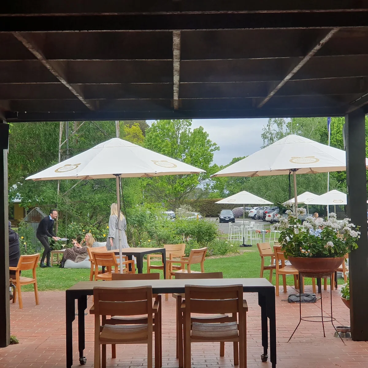 Vibe, Brown Brothers Restaurant