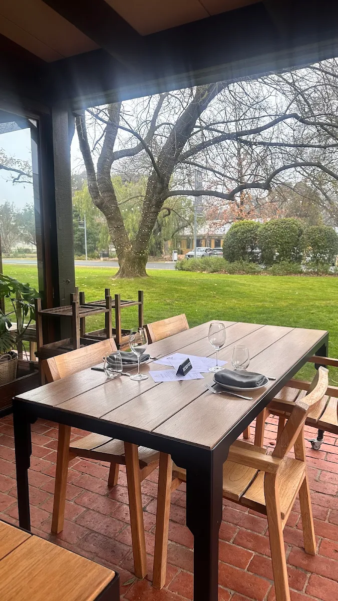 Vibe, Brown Brothers Restaurant