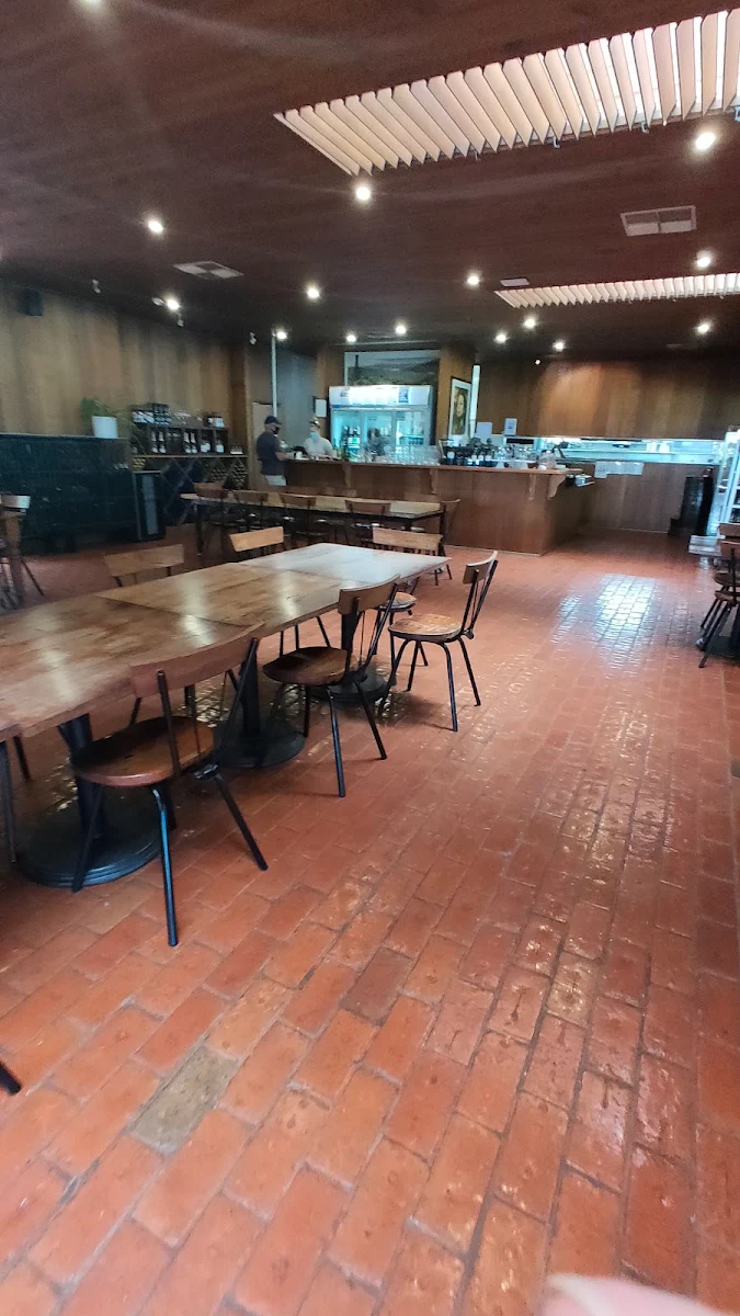 Vibe, Brown Brothers Restaurant