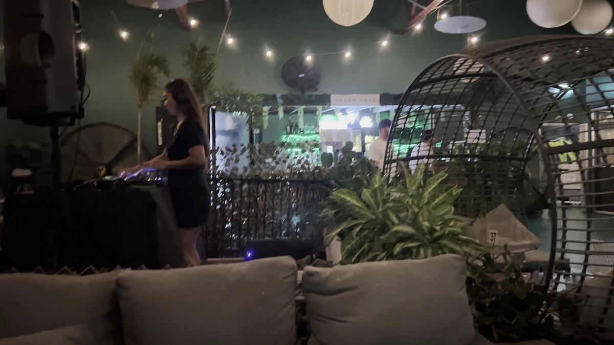 Vibe, Charlie's of Darwin