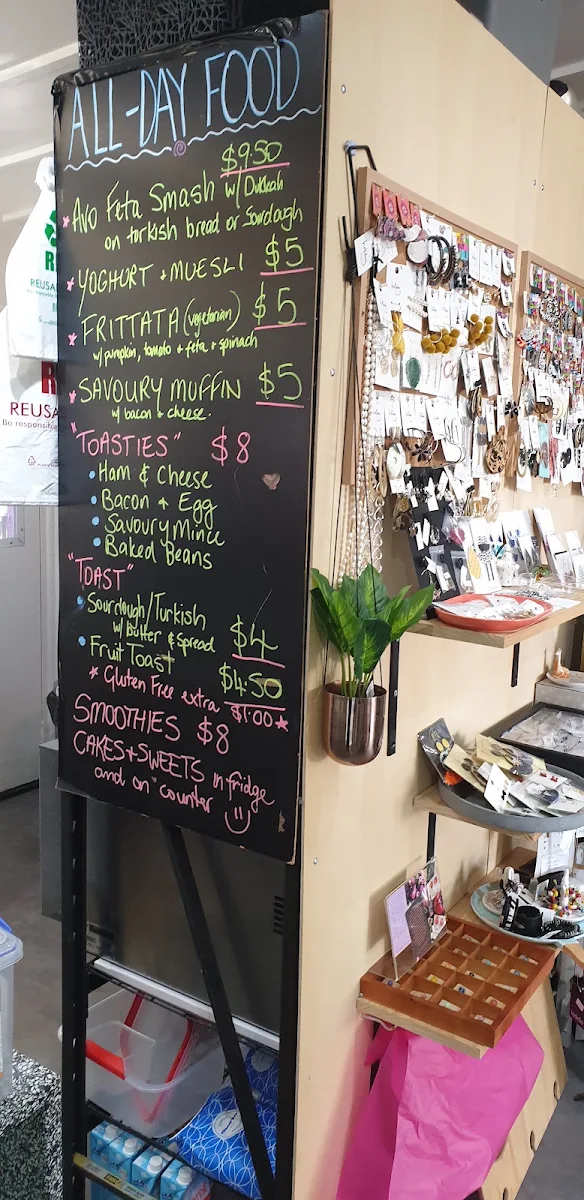 Menu, Mistress On Moore