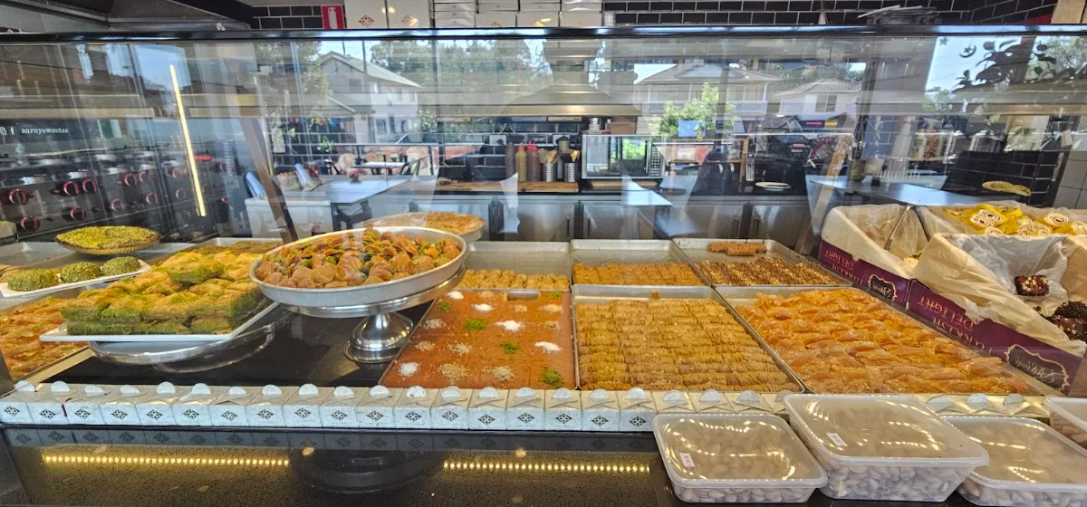 Vibe, Saray Sweets