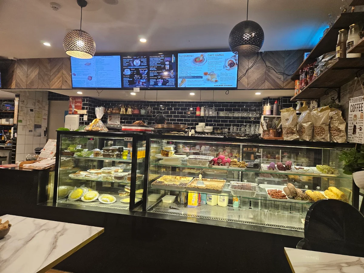 Vibe, Saray Sweets