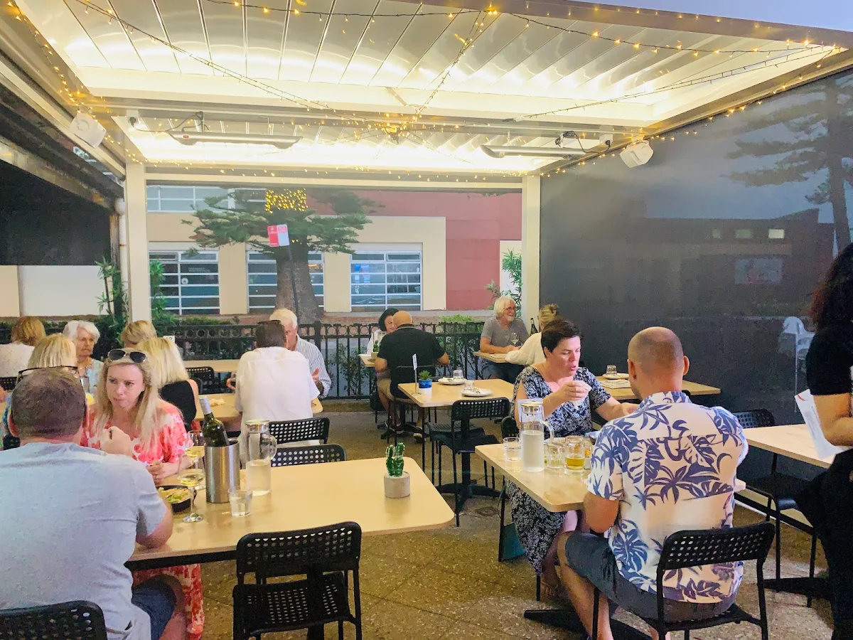 Vibe, Giant Thai Restaurant