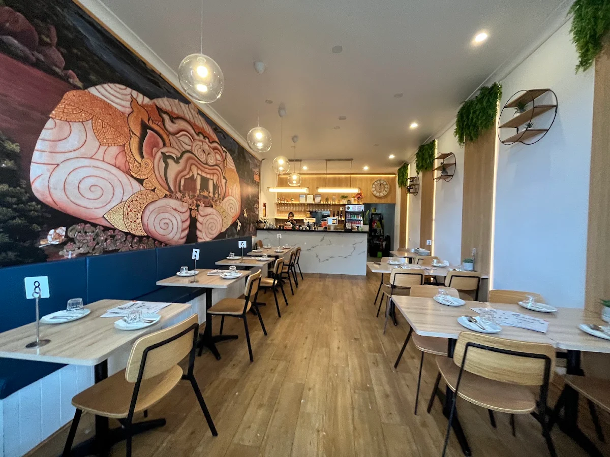 Vibe, Giant Thai Restaurant