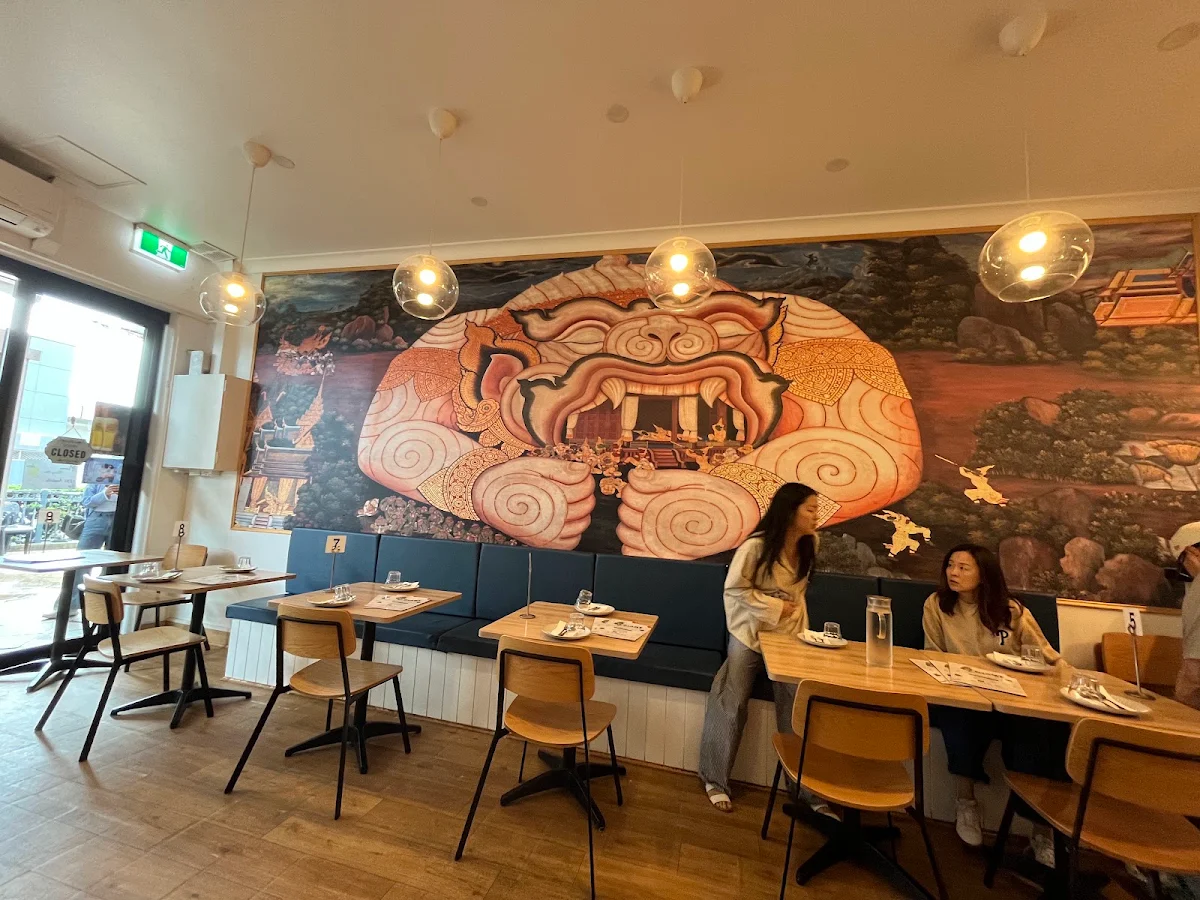 Vibe, Giant Thai Restaurant
