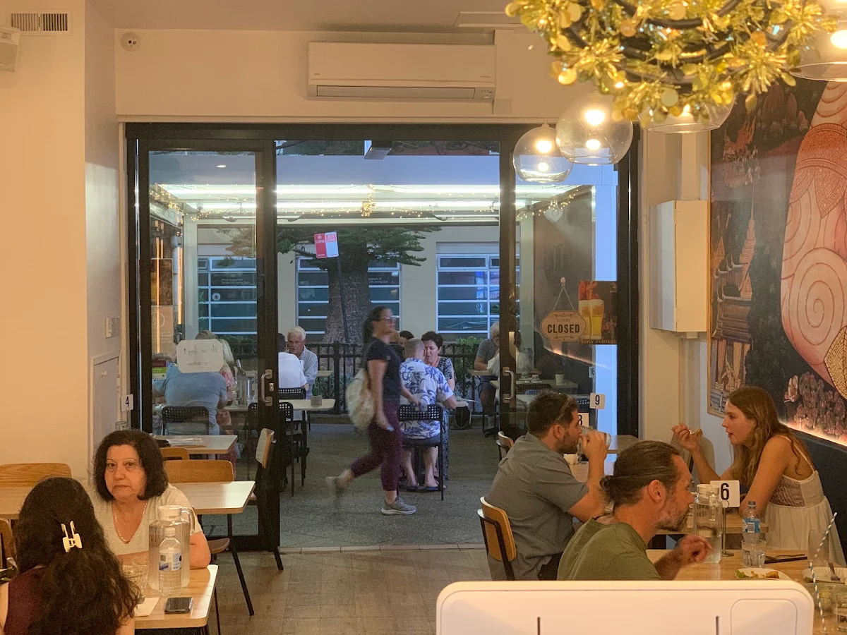 Vibe, Giant Thai Restaurant