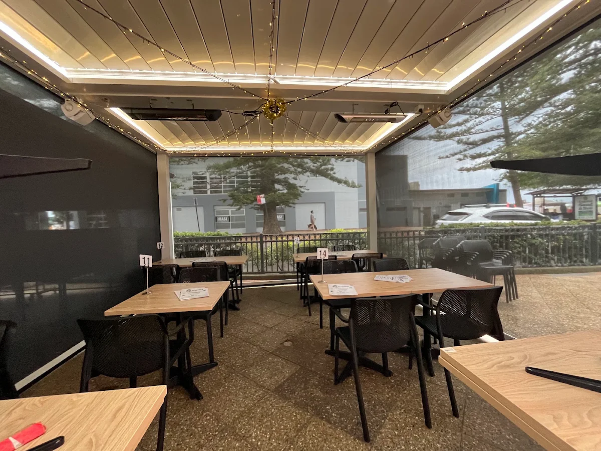 Vibe, Giant Thai Restaurant
