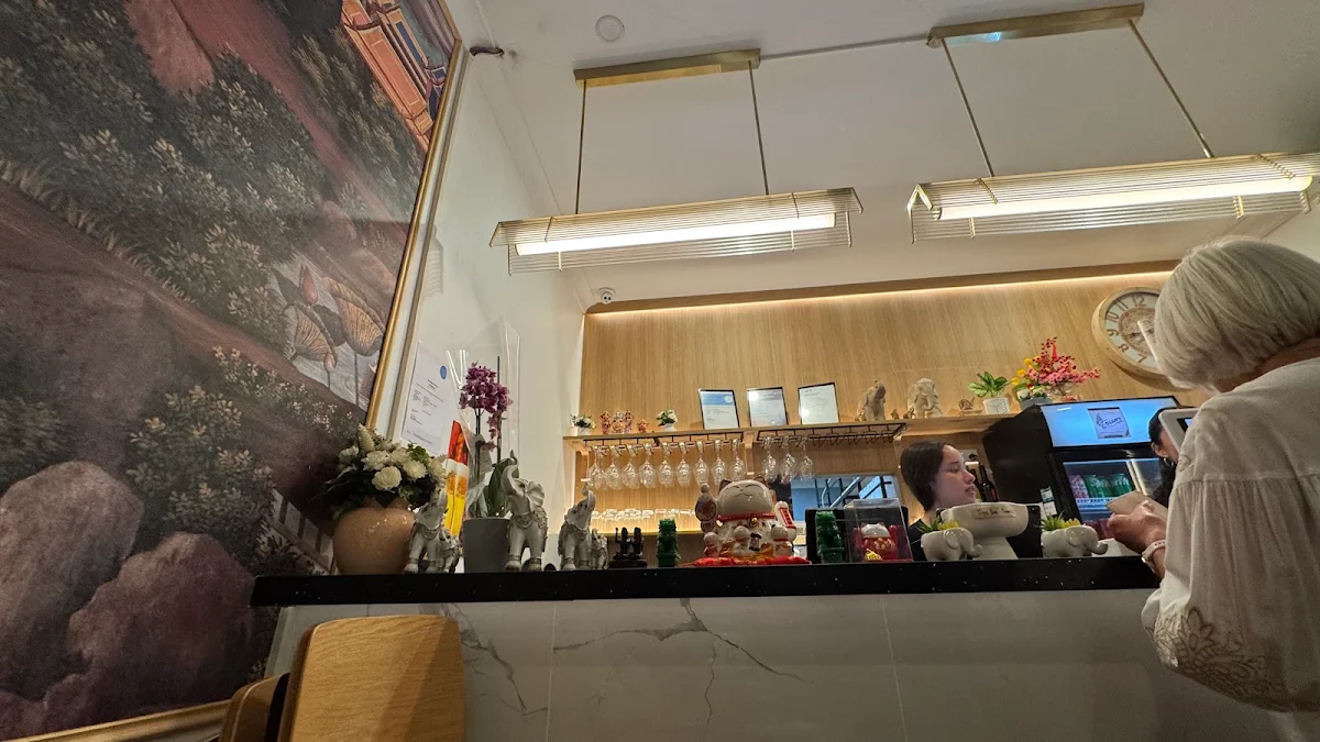 Vibe, Giant Thai Restaurant