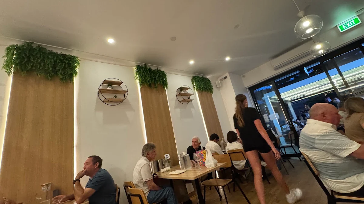 Vibe, Giant Thai Restaurant