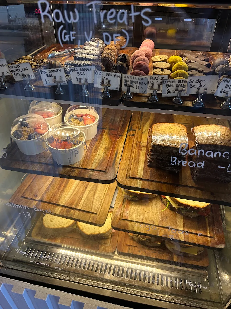 Vibe, CRU Health + Juice Bar