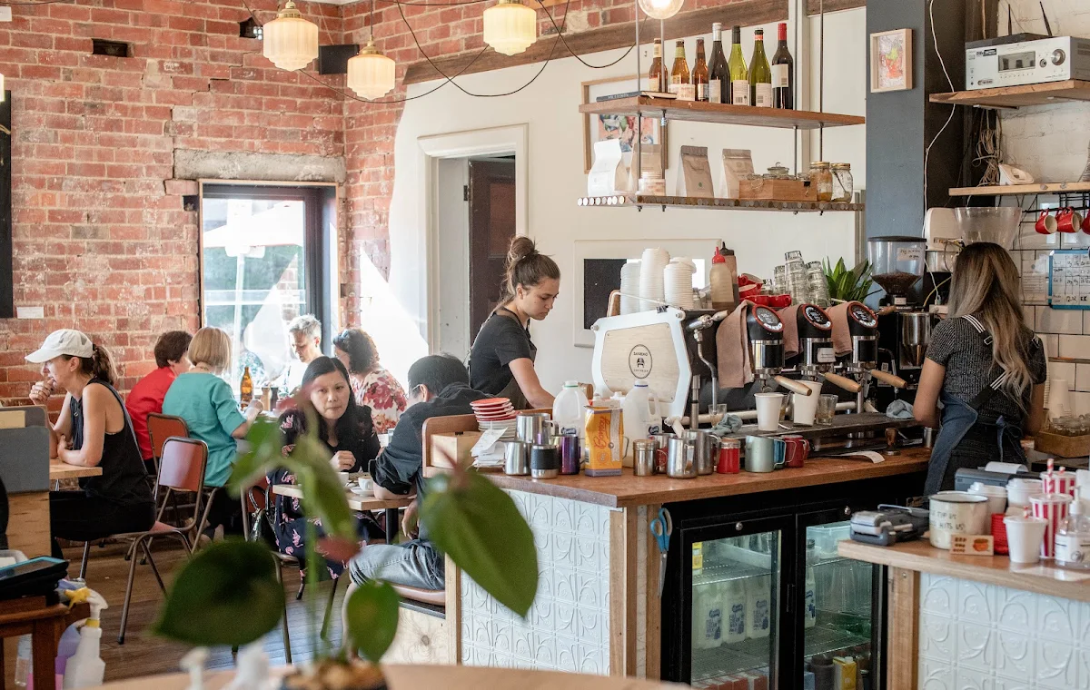 Vibe, Red Cup Cafe