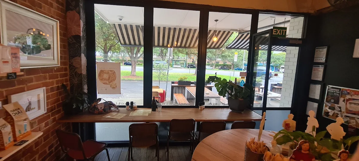 Vibe, Red Cup Cafe
