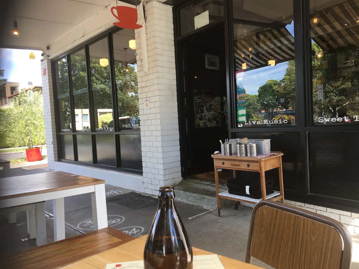 Vibe, Red Cup Cafe