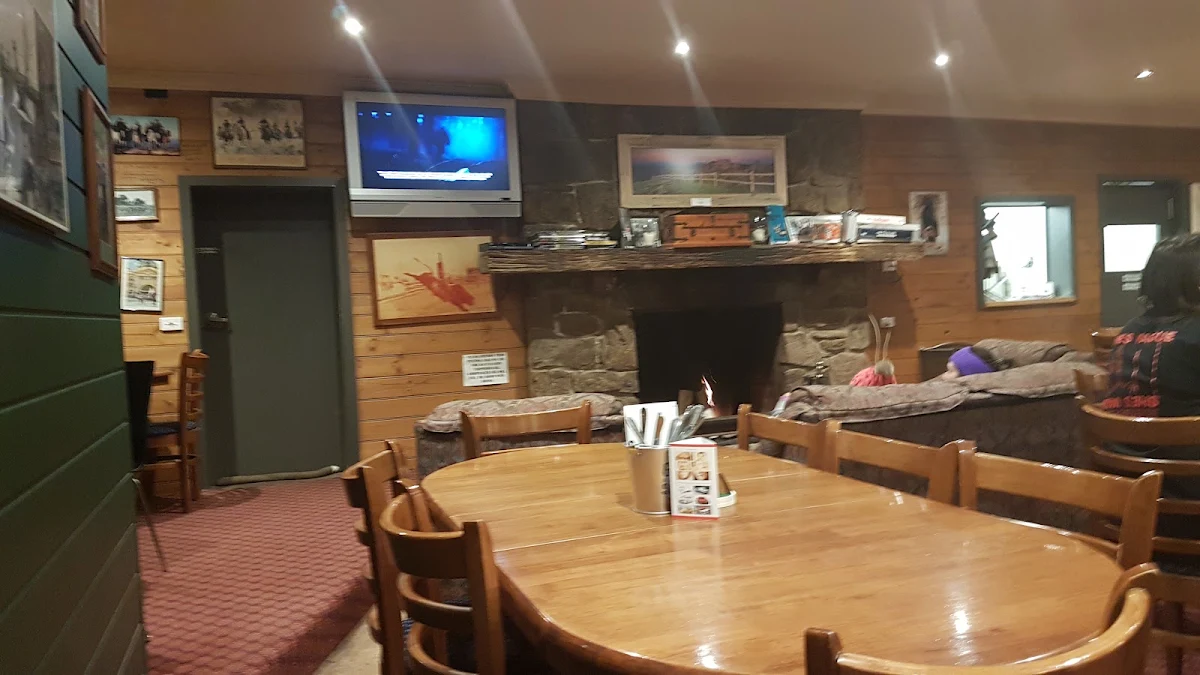 Vibe, Hunt Club Hotel