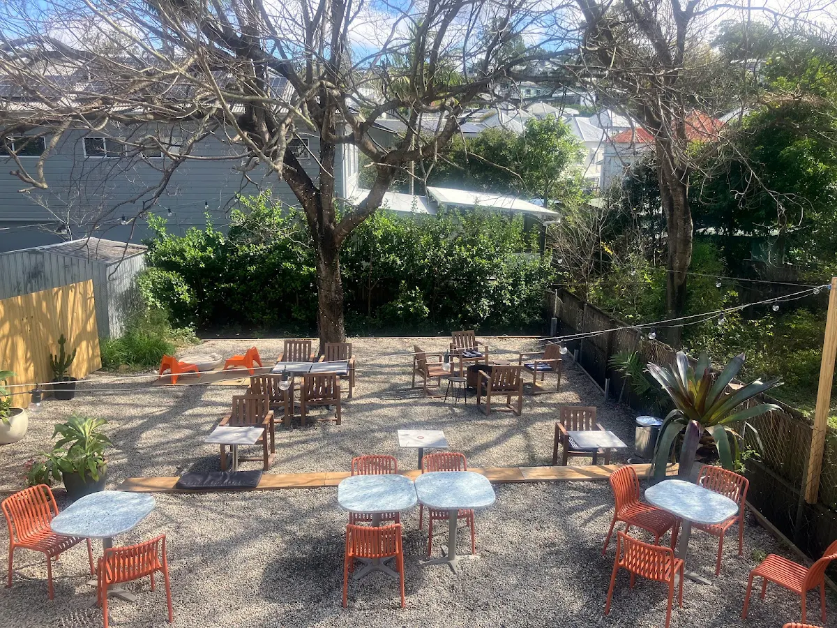 Vibe, Salud Restaurant