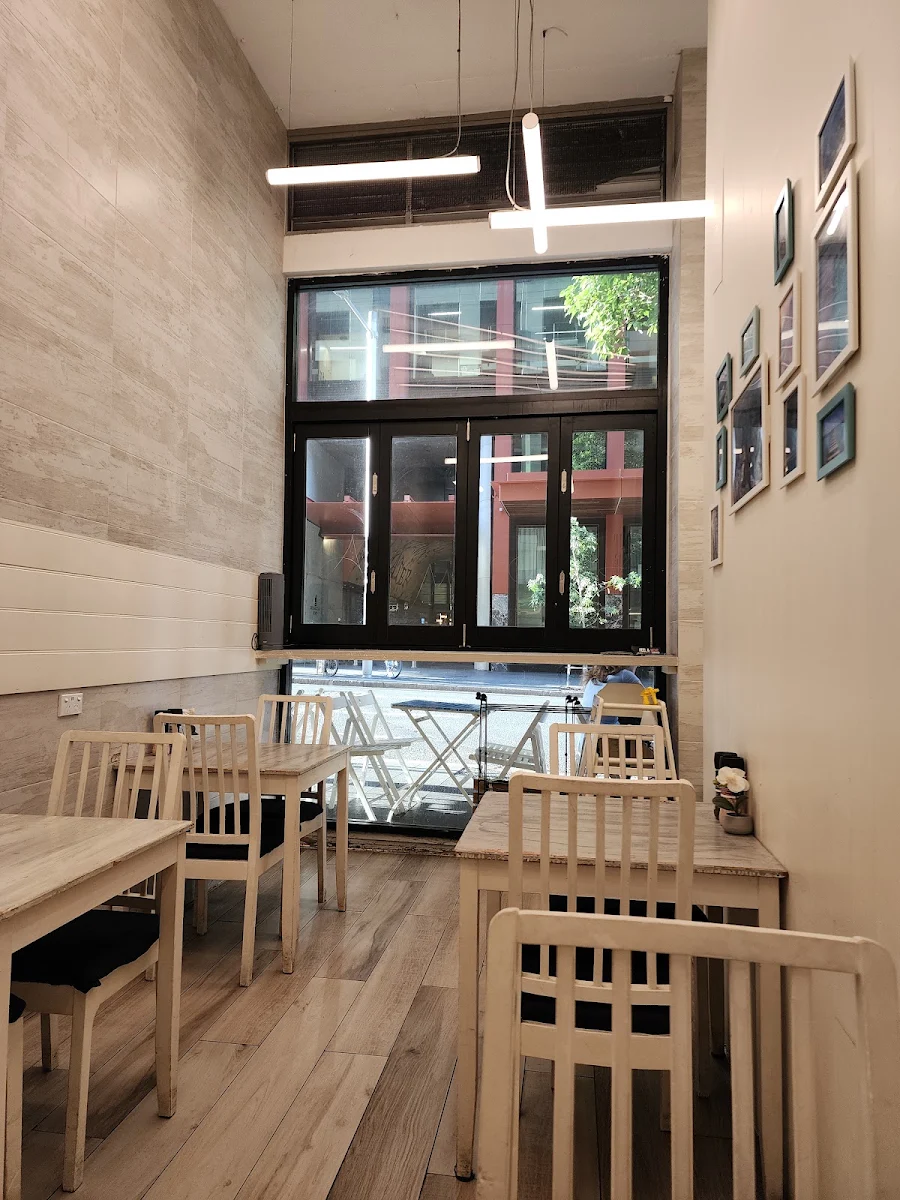 Vibe, Le MONDE Bakery-Cafe