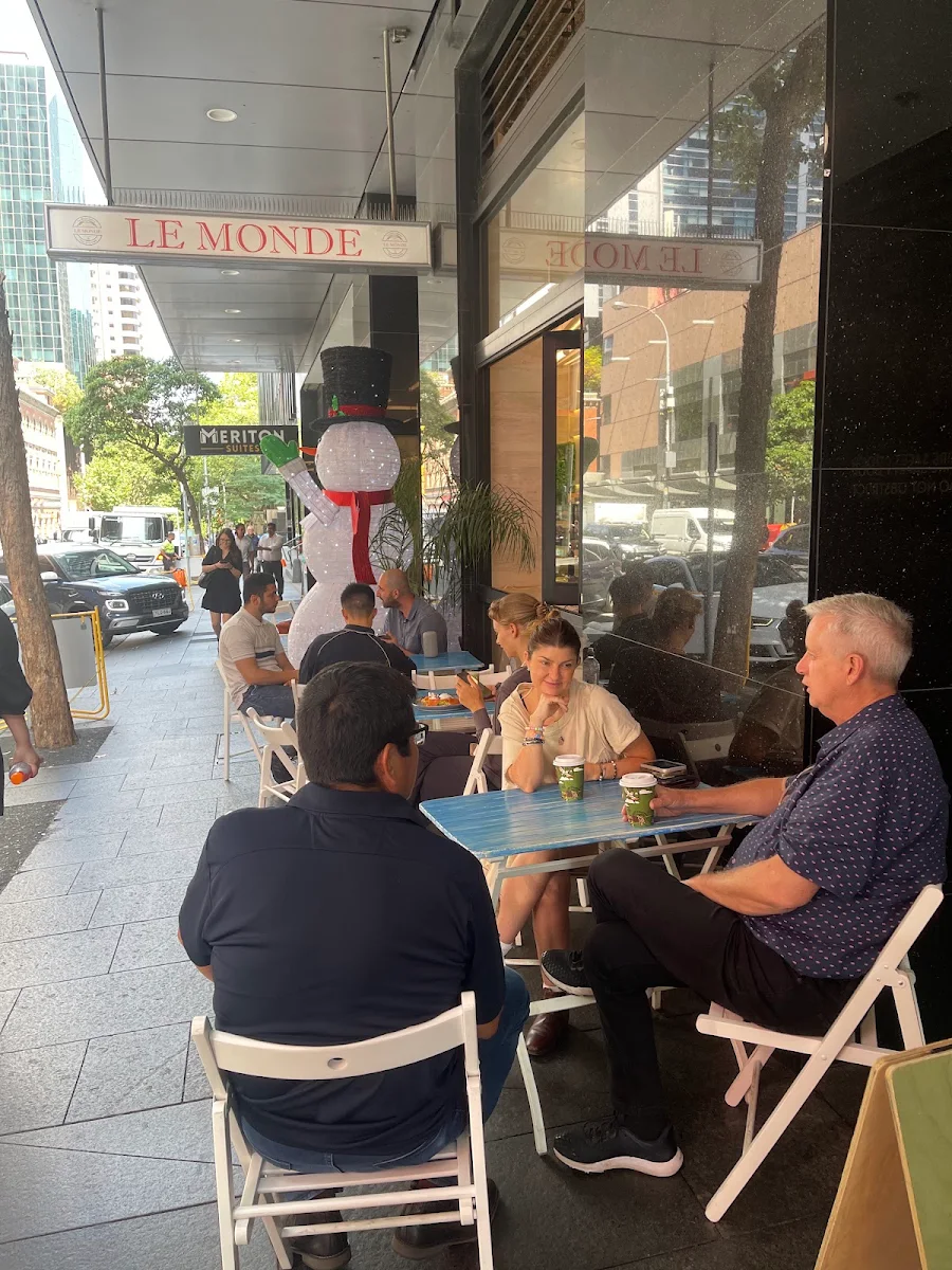Vibe, Le MONDE Bakery-Cafe