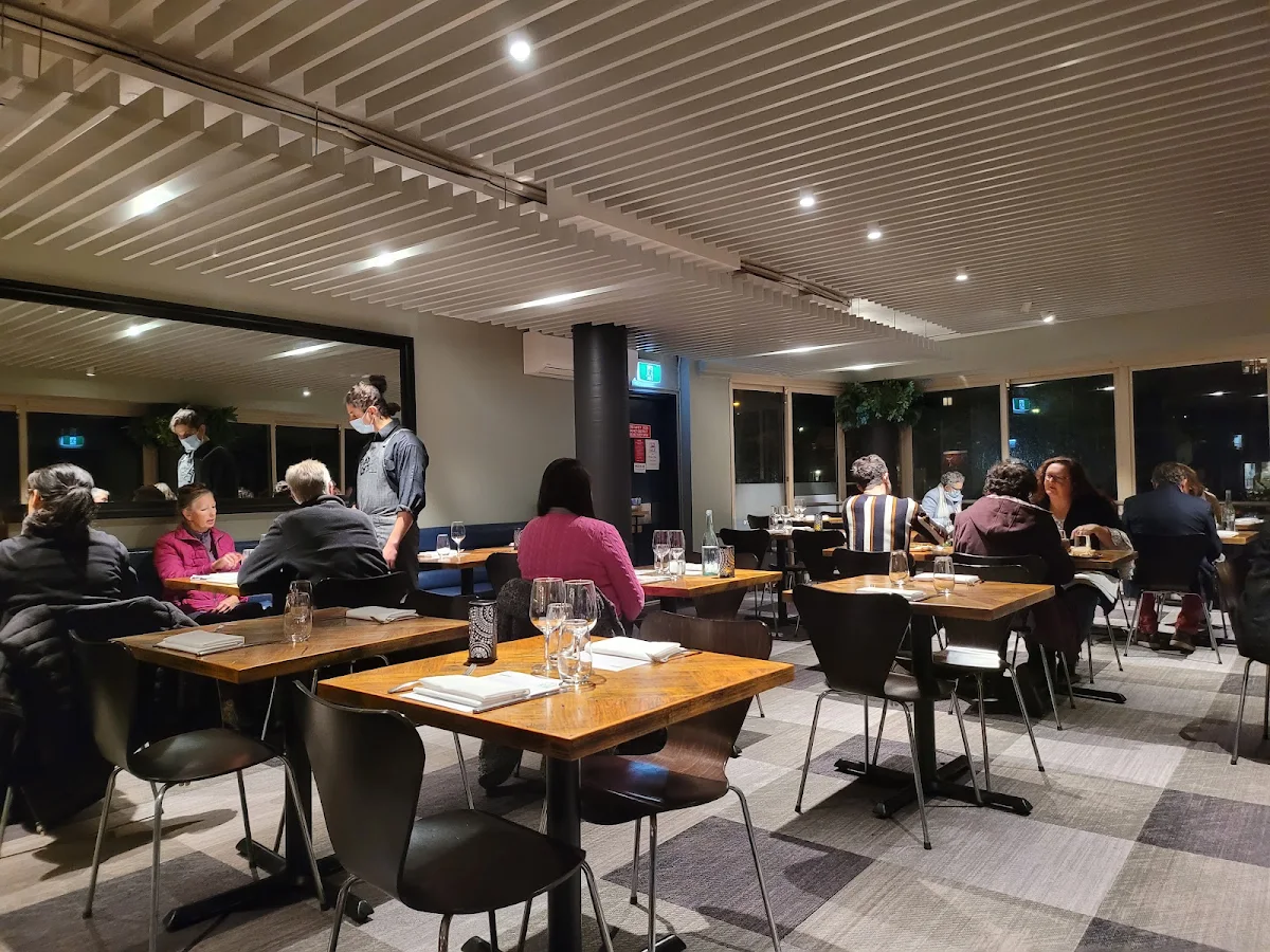 Vibe, Bayly's Bistro