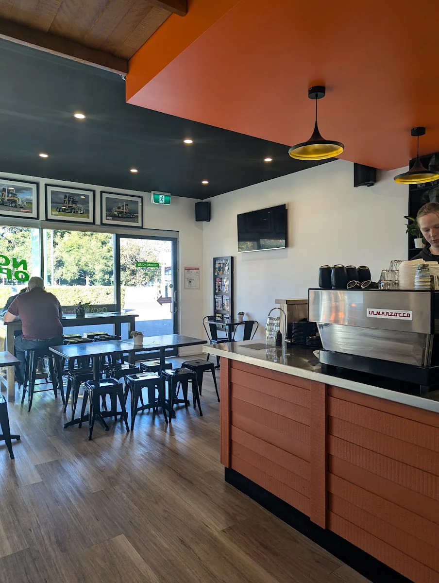 Vibe, Oscar & Charlie Cafe