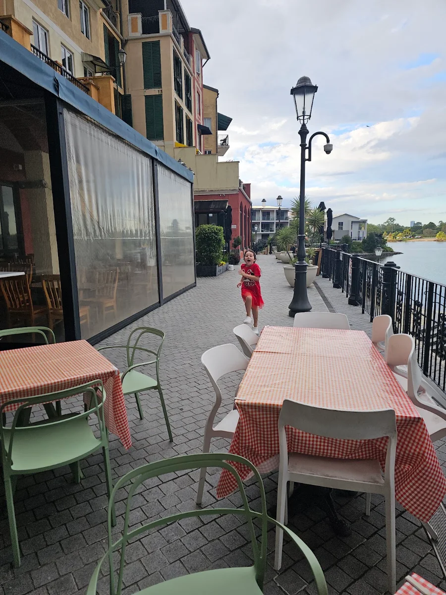 Vibe, Bar Lago Pizzeria Gelateria