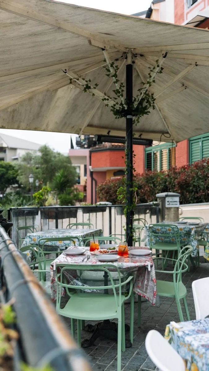 Vibe, Bar Lago Pizzeria Gelateria