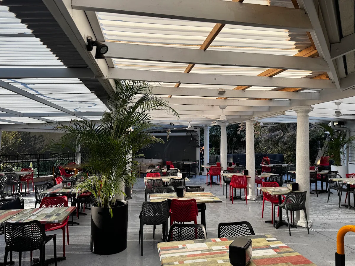 Vibe, Garden view cafe