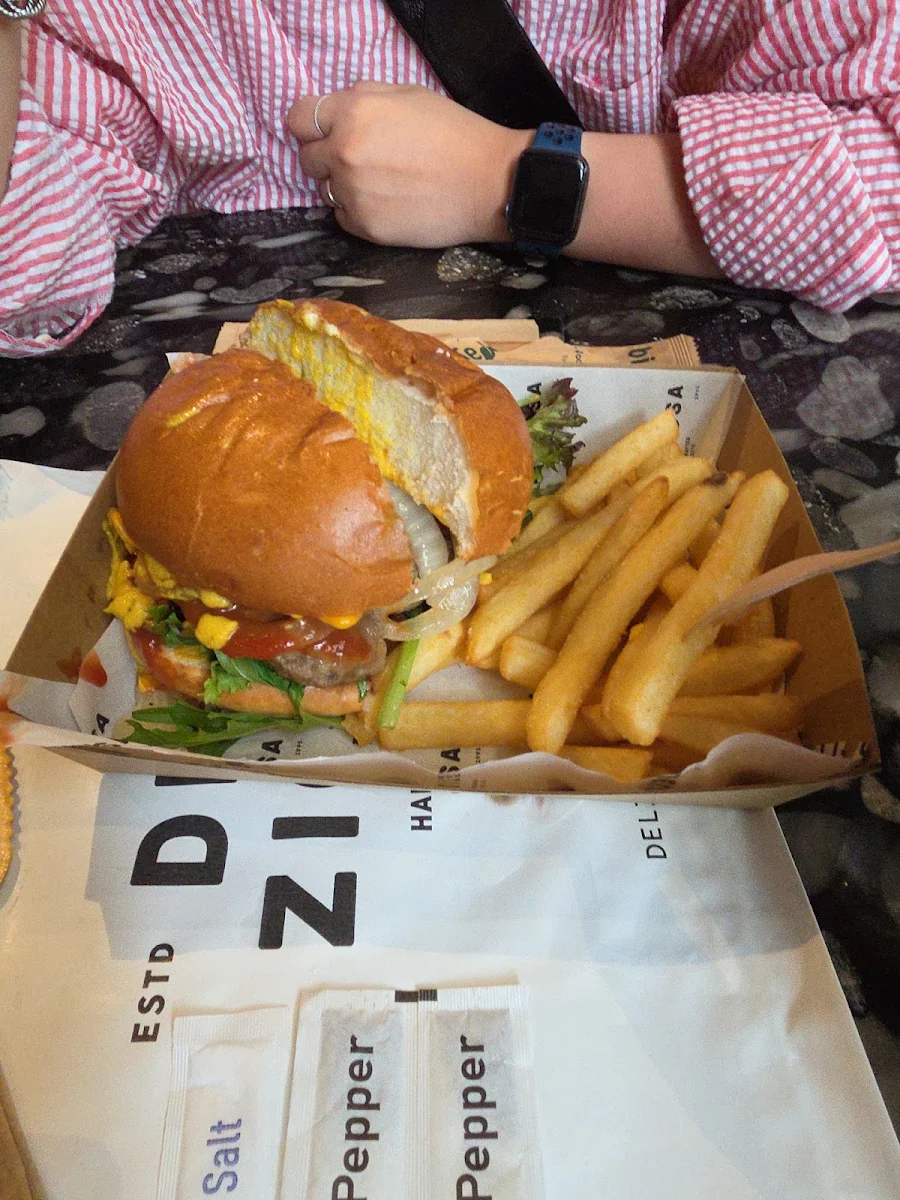Food & drink, Deli Ziosa Quay Quarter - Sydney CBD Sandwich Shop & Breakfast
