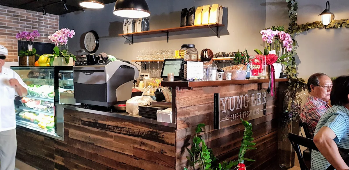 Vibe, Yung Lee Cafe & Restaurant