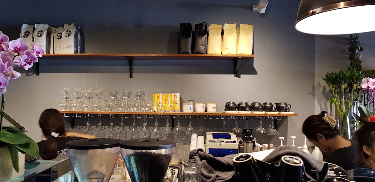 Vibe, Yung Lee Cafe & Restaurant