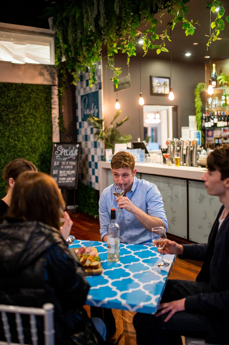 Vibe, Paradiso Cafe & Bar