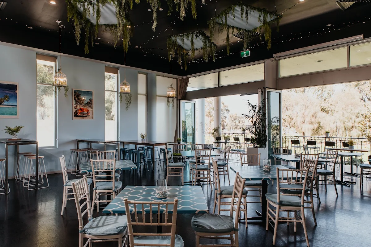 Vibe, Paradiso Cafe & Bar