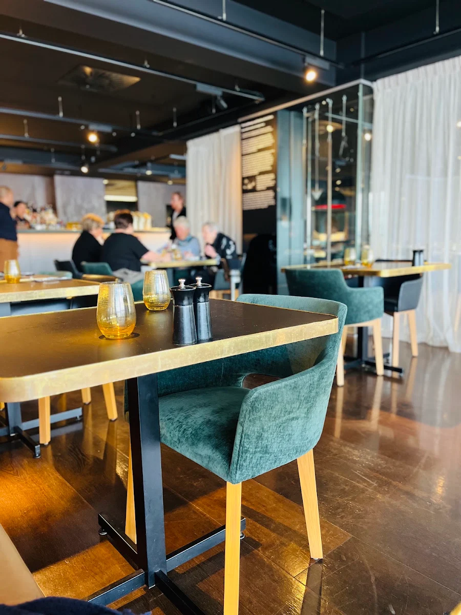 Vibe, The Story Bar