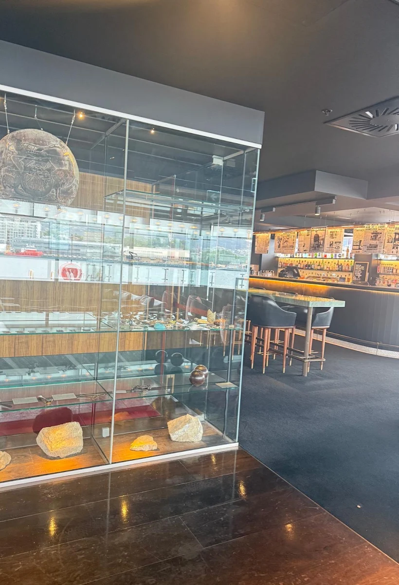 Vibe, The Story Bar
