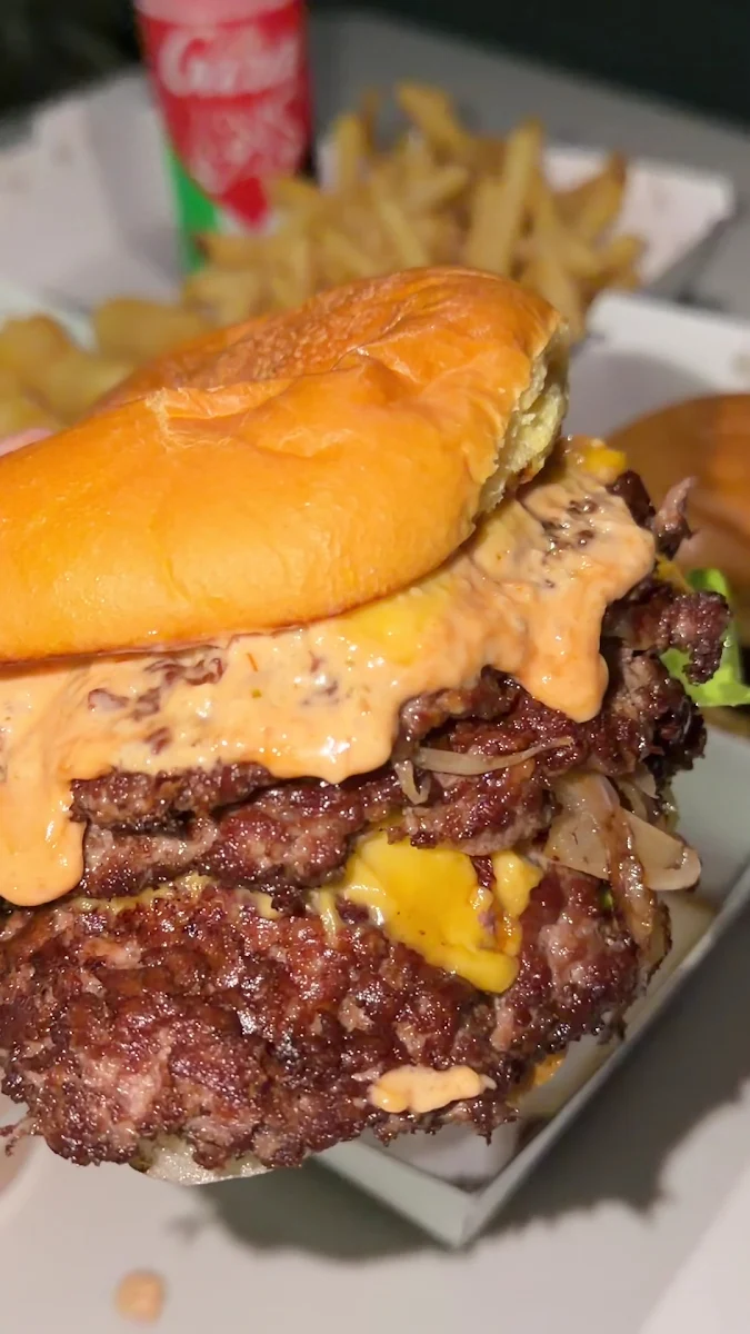 Food & drink, Pachos Burger Truck