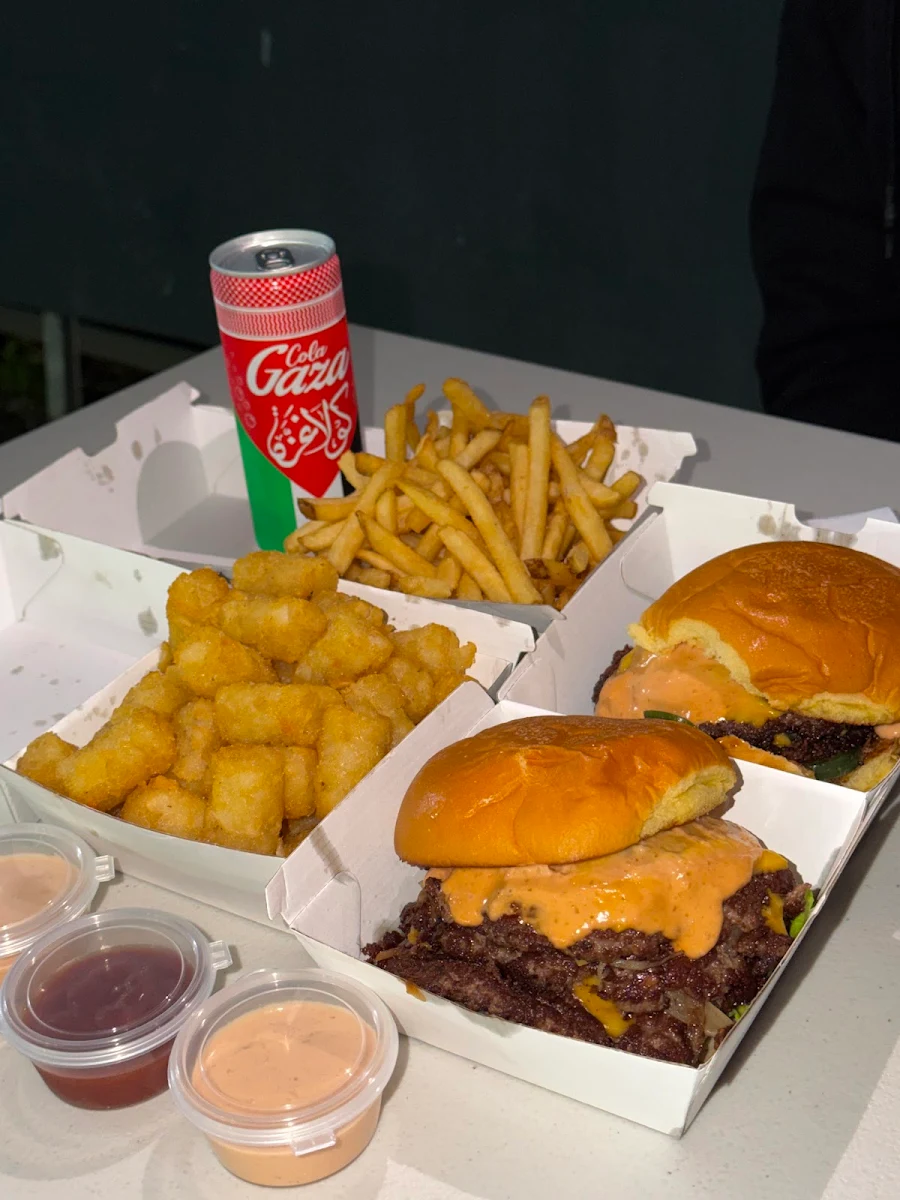 Food & drink, Pachos Burger Truck