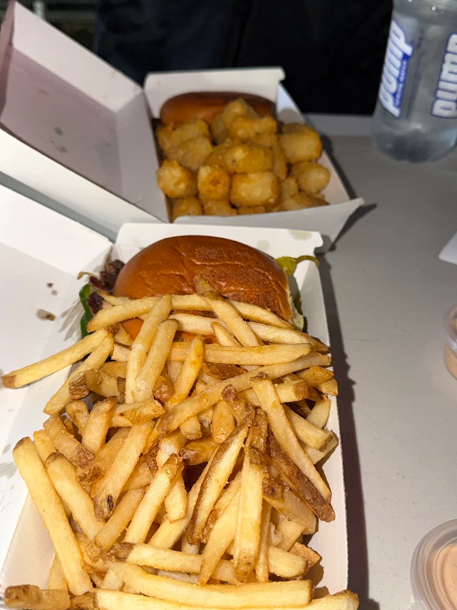 Food & drink, Pachos Burger Truck