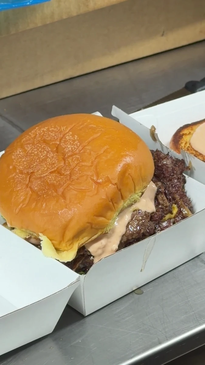 Food & drink, Pachos Burger Truck