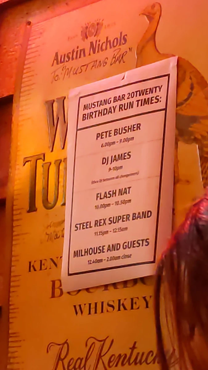 Menu, Mustang Bar