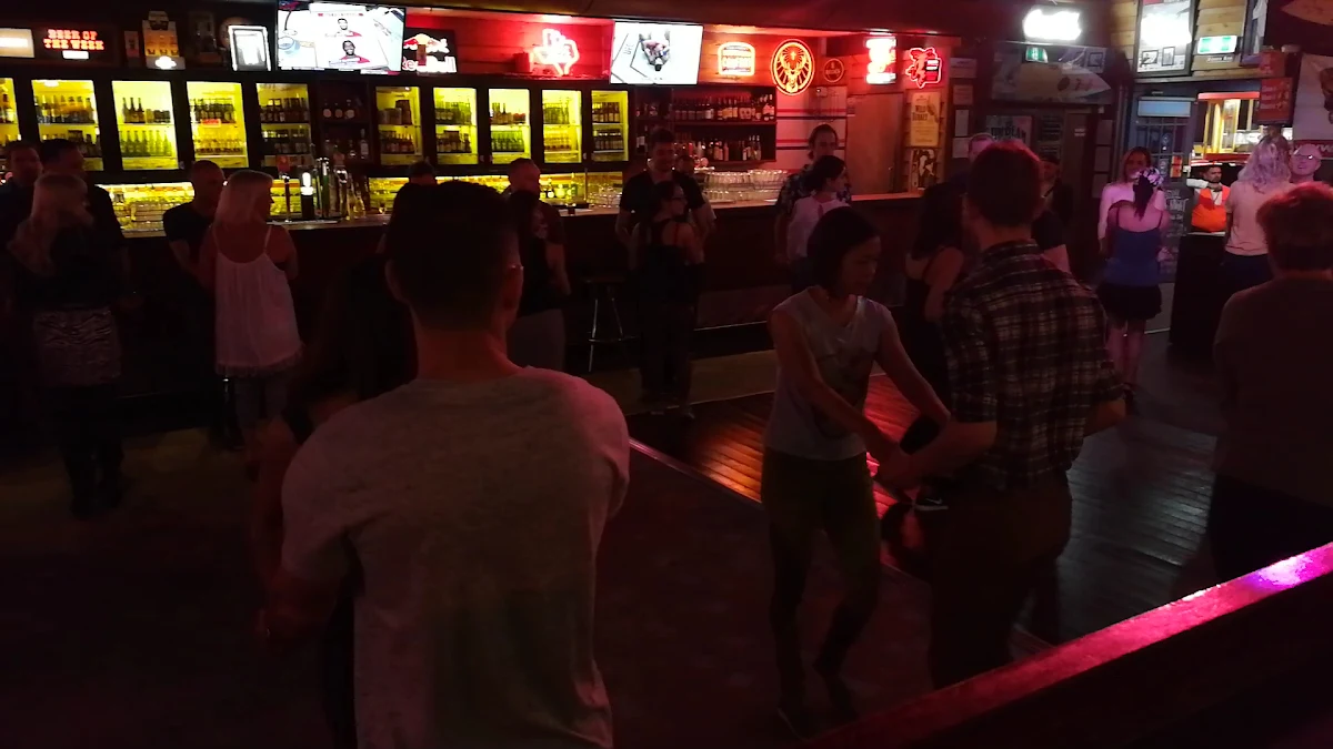 Vibe, Mustang Bar