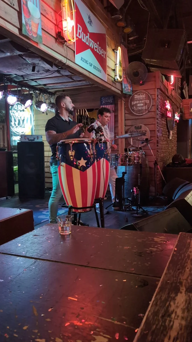 Vibe, Mustang Bar