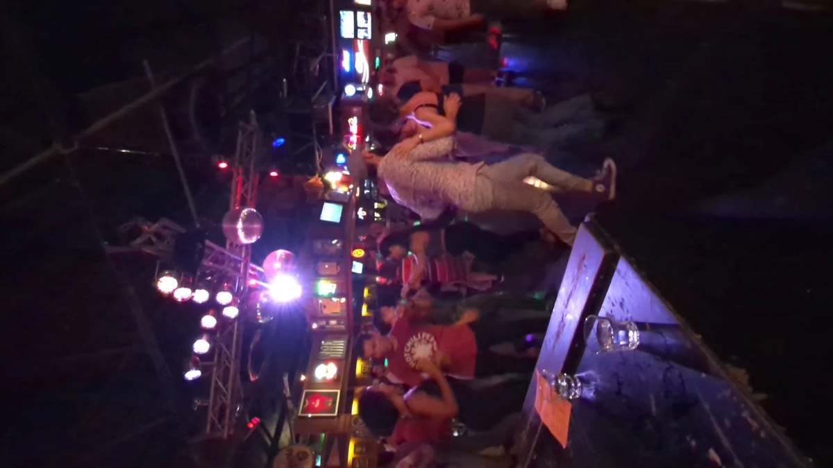Vibe, Mustang Bar