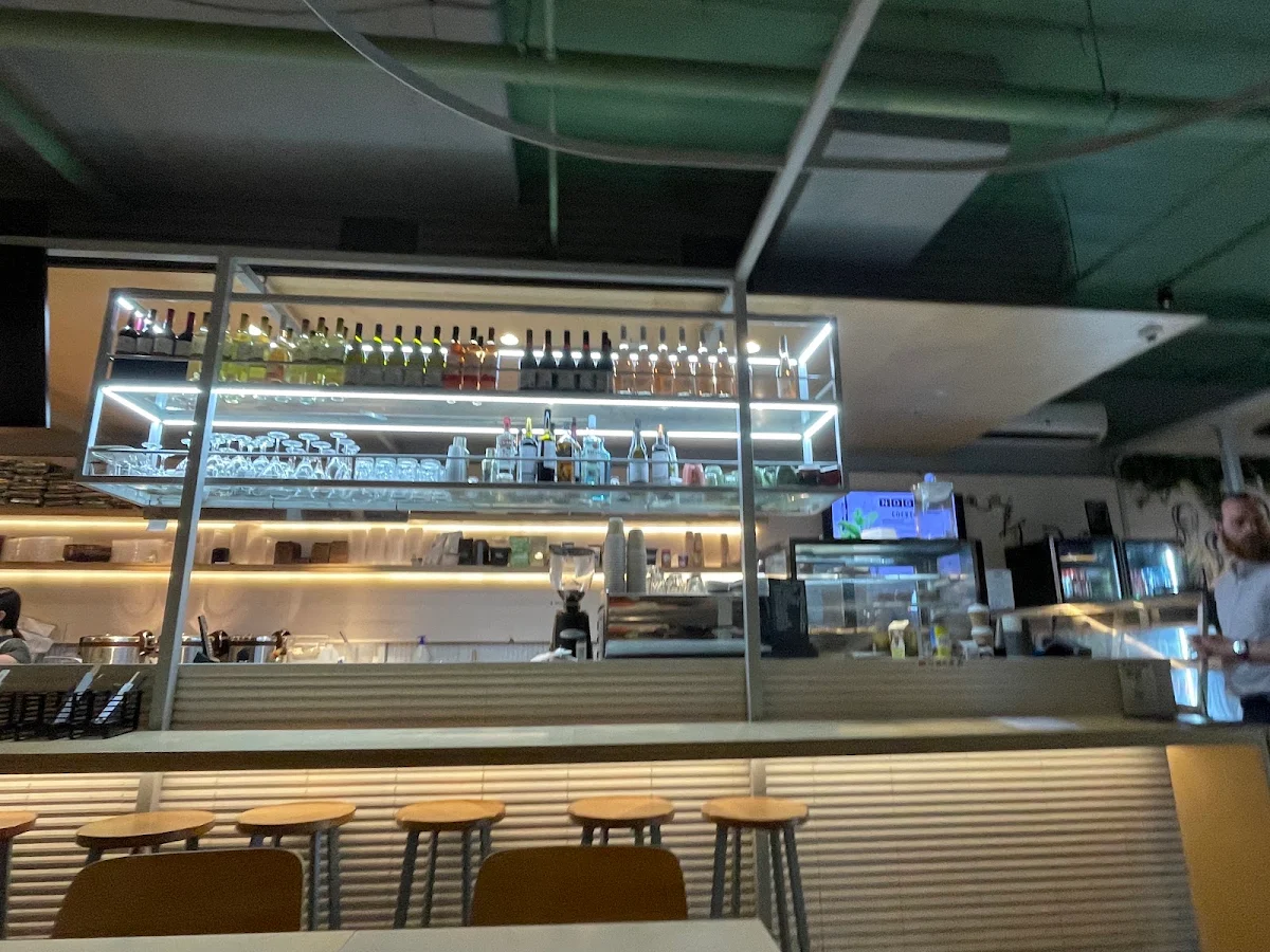 Vibe, Nogga Cafe