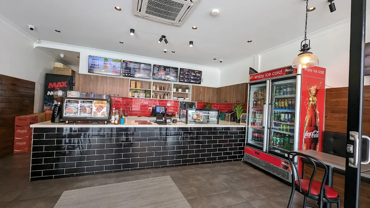 Vibe, Pizza Boss Lakemba