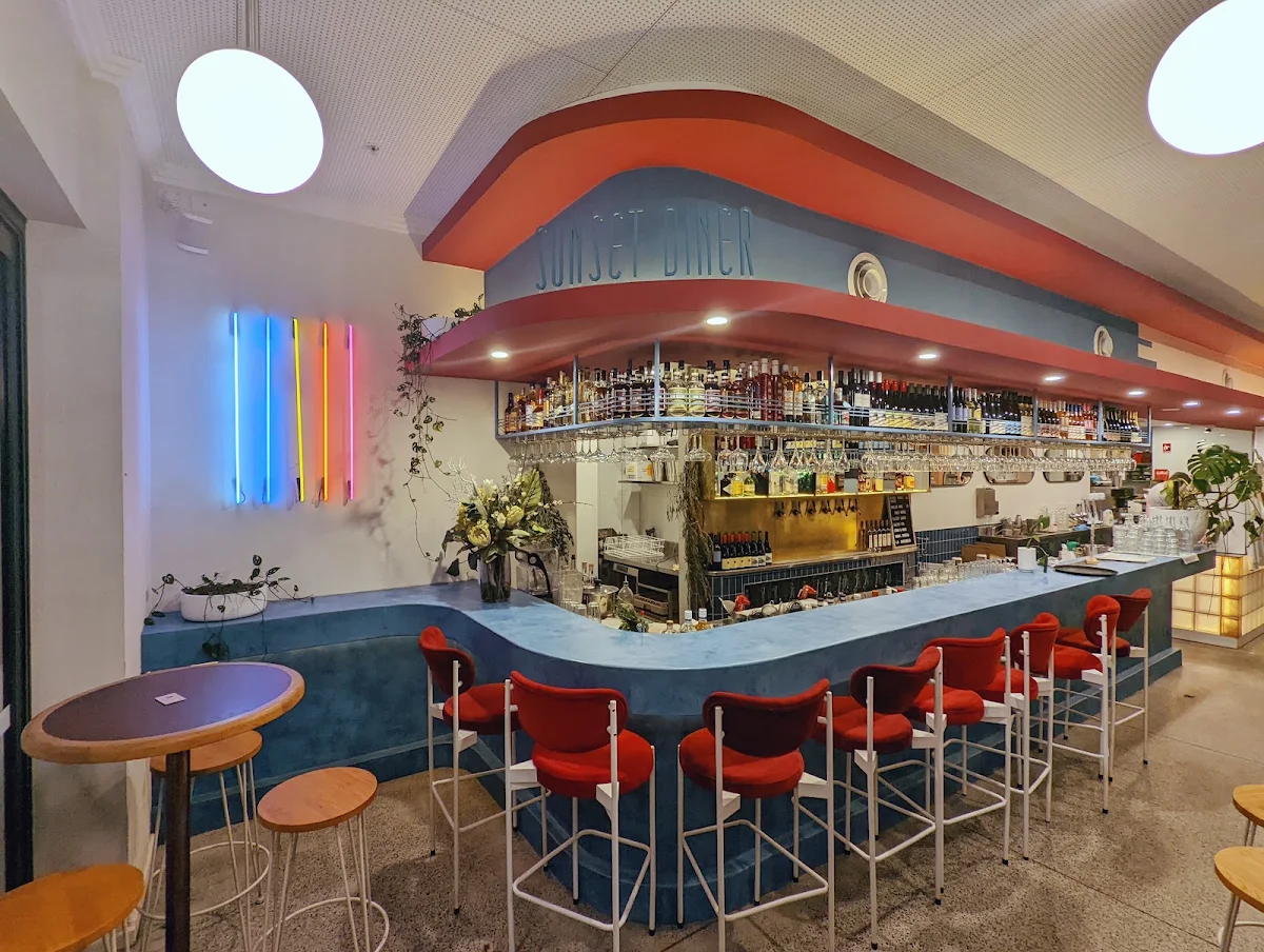 Vibe, SUNSET DINER
