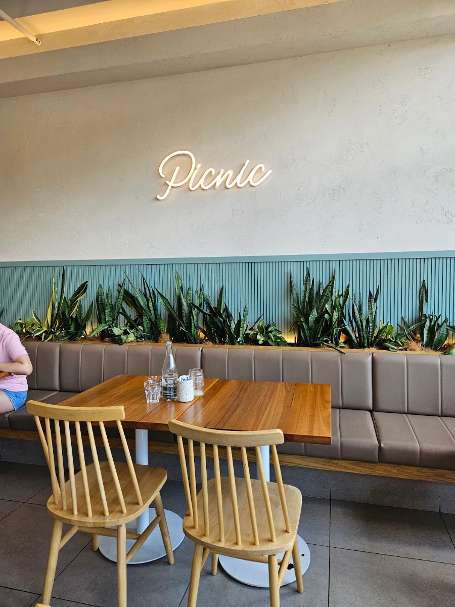 Vibe, Picnic Cafe