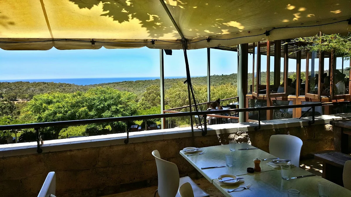Vibe, Wise Eagle Bay Restaurant