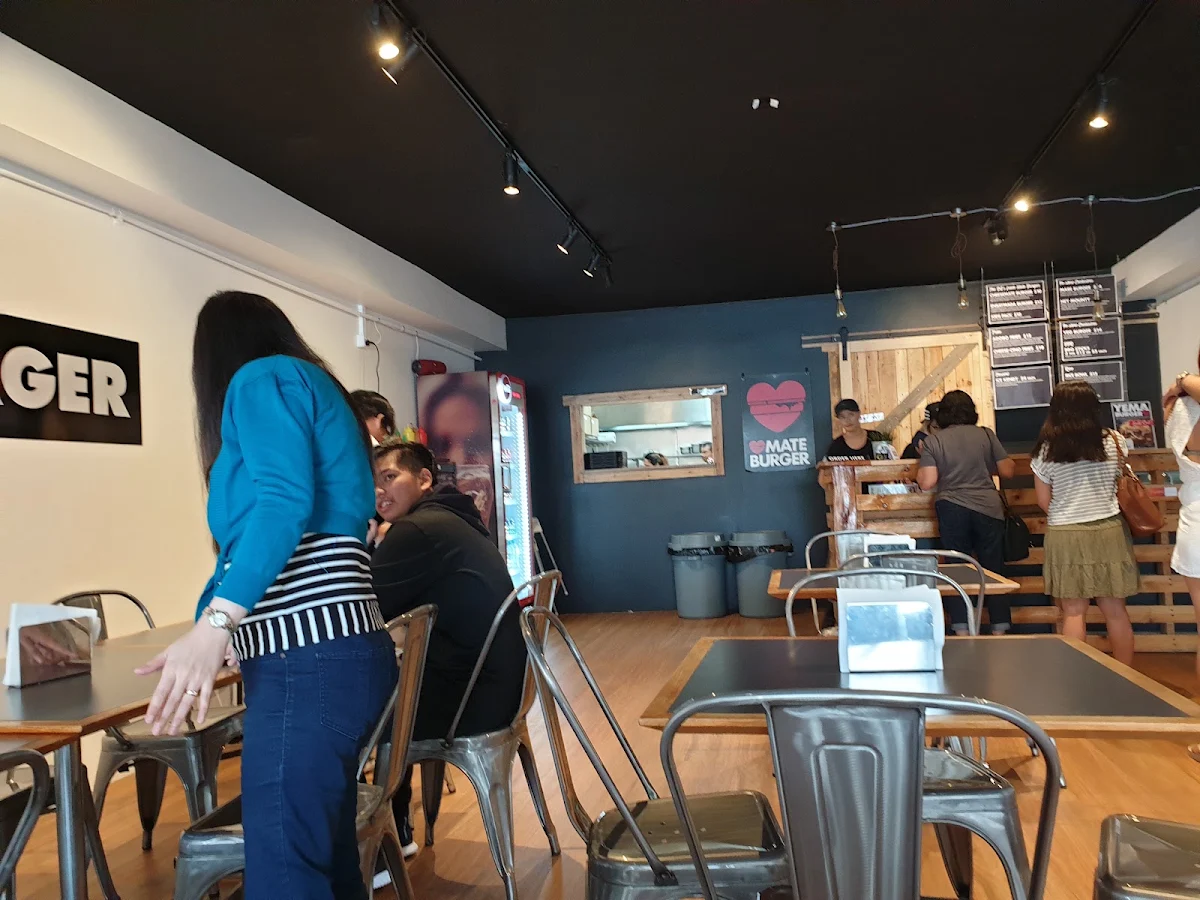 Vibe, Mate Burger