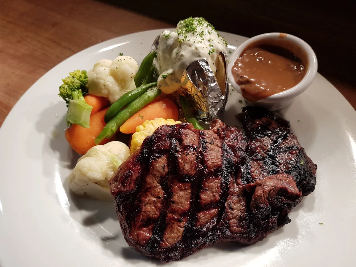 Food & drink, Gladstone Reef Hotel