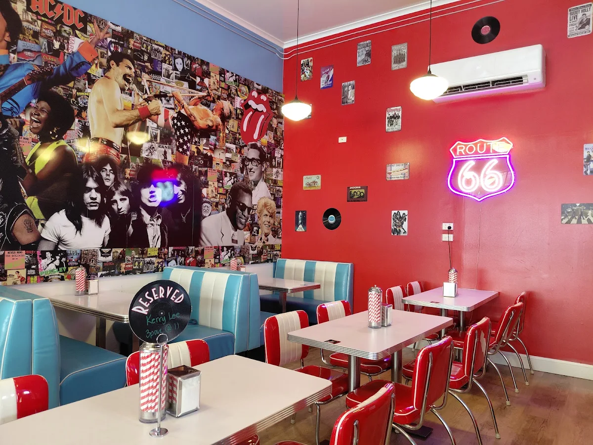 Vibe, Groove 'n' Grill Diner